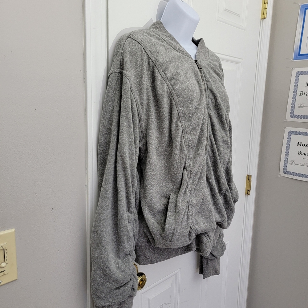 Birdiebee Ruffled Gray Full Zip Sweatshirt Bee Giving Heart Soft Cozy XL - Picture 6 of 15